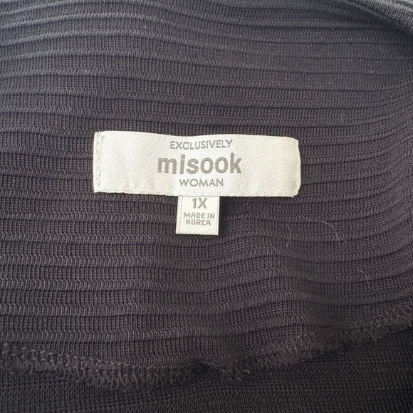 NWT Exclusively Misook Black Ribbed Knit Jacket Decorative Gold Button 1X - Picture 3 of 3